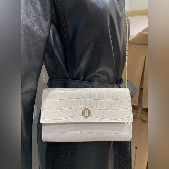 MAJE VANILLA COLOUR CROCODILE-EFFECT EMBOSSED LEATHER CLUTCH / WALLET WITH CHAIN - Picture 6 of 7